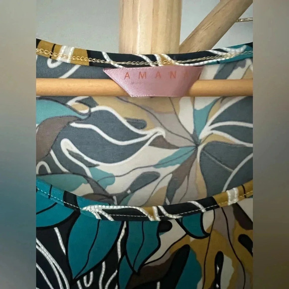 Amana sleeves tie top size Large - Excellent condition - Picture 6 of 7